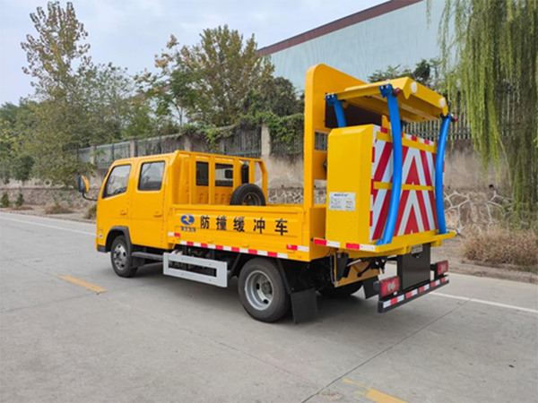 欧马可蓝牌防撞缓冲车